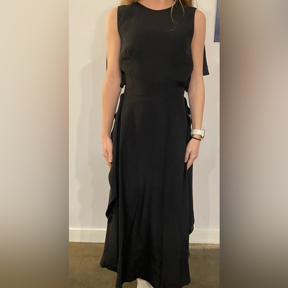 Stella McCartney Dresses & Skirts - NWT Stella McCartney Rosa Flutter Silk Midi Dress in black